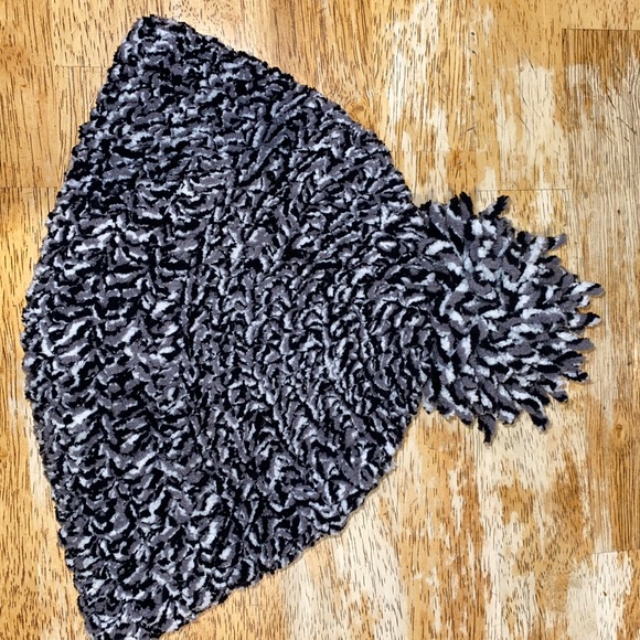 Marble Winter Hat - Picture 2 of 3